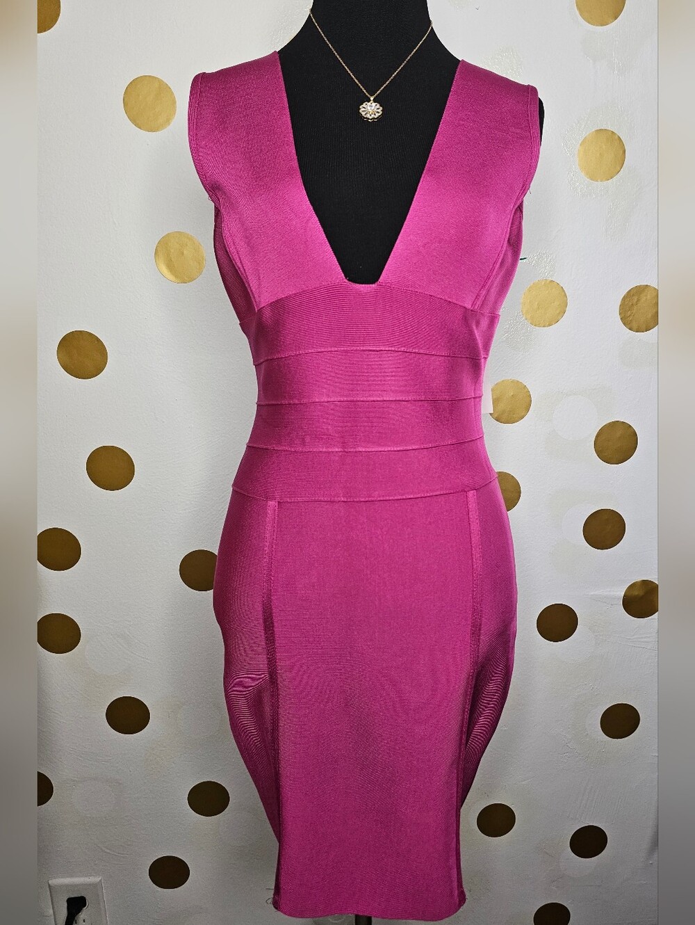 Fuchsia V-Neck Bodycon Dress - Size: Medium
